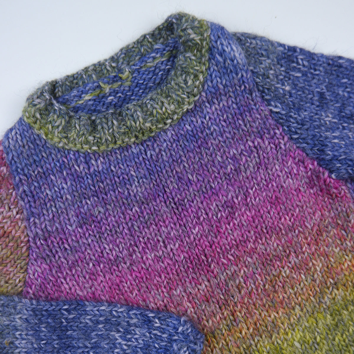 Robe multicolore en laine artisanale